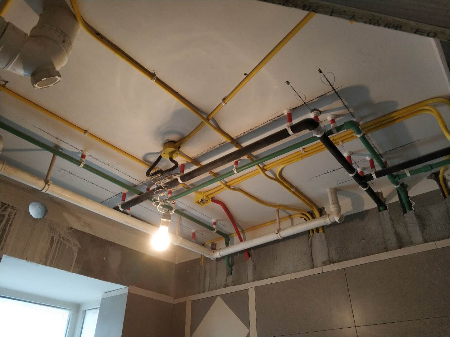 工程大PK正式啟動，紅牛裝飾領導帶領工程部突擊檢查工地