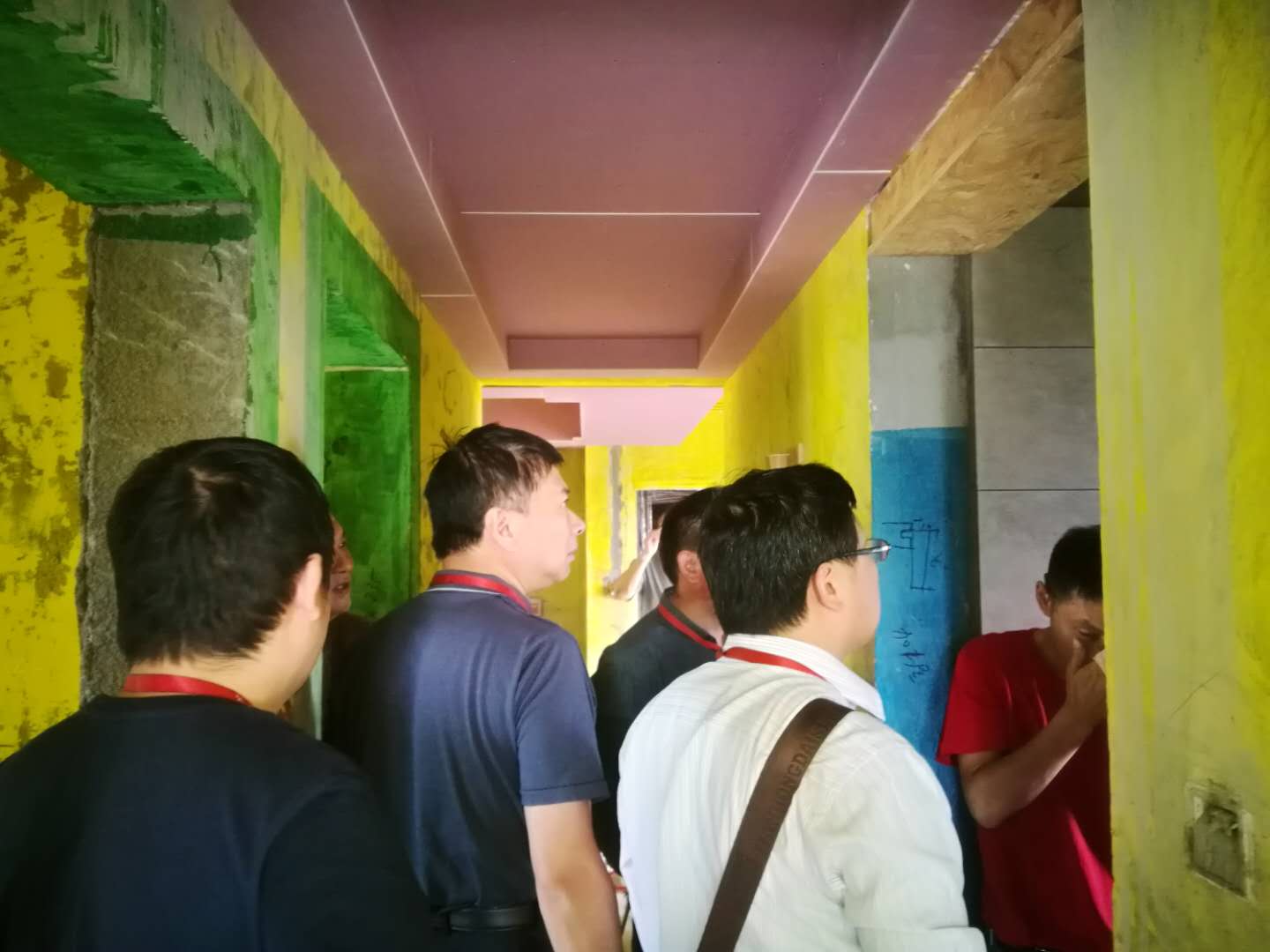 工程大PK正式啟動，紅牛裝飾領導帶領工程部突擊檢查工地