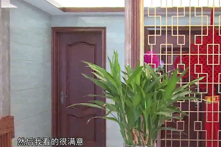 南京景楓法蘭谷業(yè)主談裝修感受：首先要感謝紅牛公司汪總他們，然后要感謝這個(gè)設(shè)計(jì)師啊，項(xiàng)目經(jīng)理啊，和參加我這個(gè)裝潢我這個(gè)房子的工作人員，我很感謝他們，謝謝他們，裝的很漂亮。