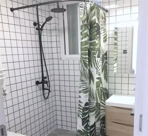衛(wèi)生間干濕分離用浴簾好嗎？花1分鐘了解一下
