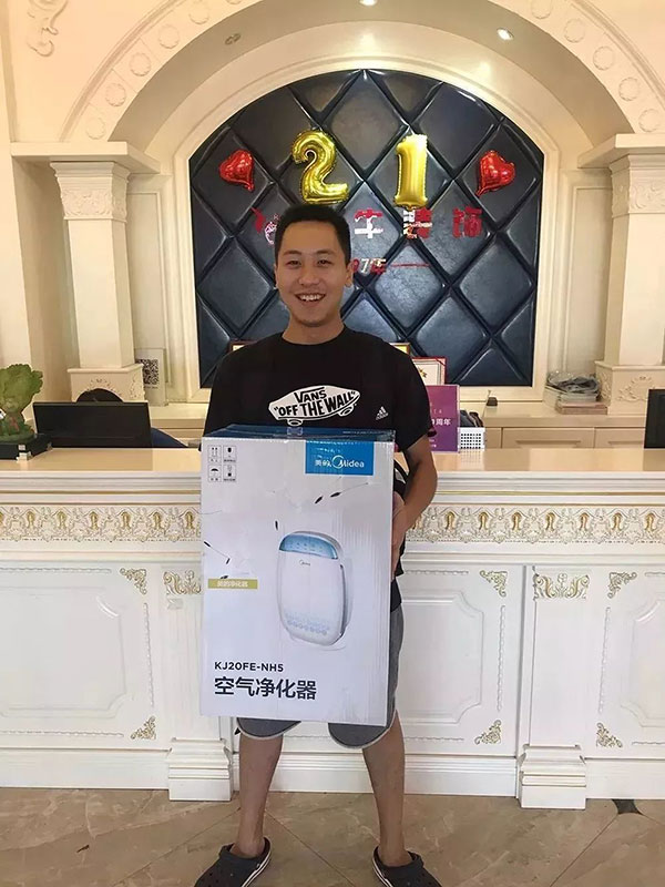 年末感恩答謝會，進店就有禮！