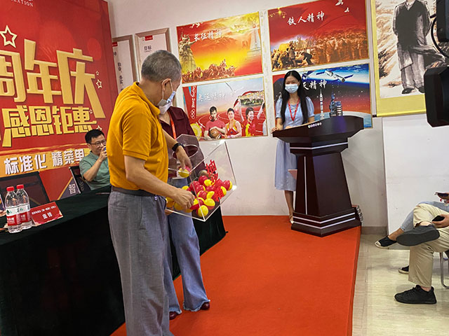 直擊火爆現(xiàn)場(chǎng)！紅牛裝飾24周年慶火熱進(jìn)行中~