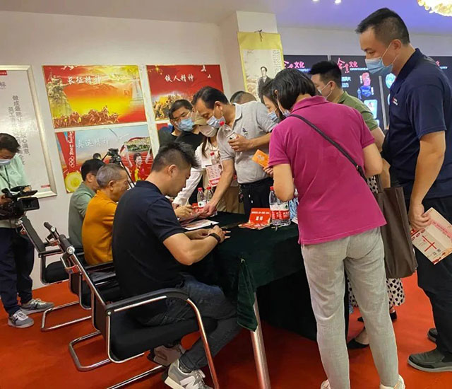 直擊火爆現(xiàn)場(chǎng)！紅牛裝飾24周年慶火熱進(jìn)行中~
