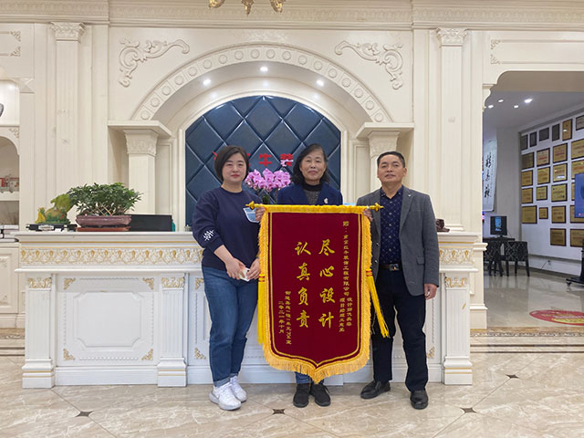 再收錦旗｜一面錦旗+一封超長感謝信，這背后究竟是怎樣的……
