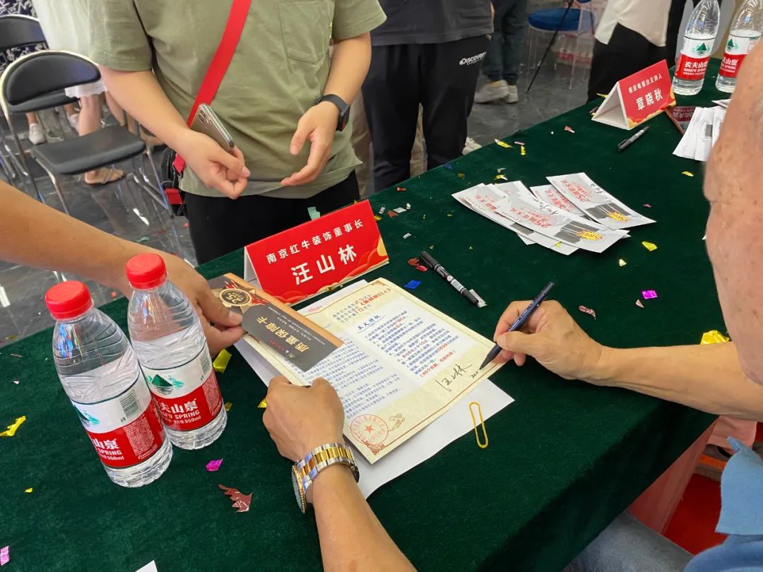 神秘大禮令人震驚！直擊紅牛裝飾25周年慶活動(dòng)現(xiàn)場(chǎng)，氣氛太火爆！