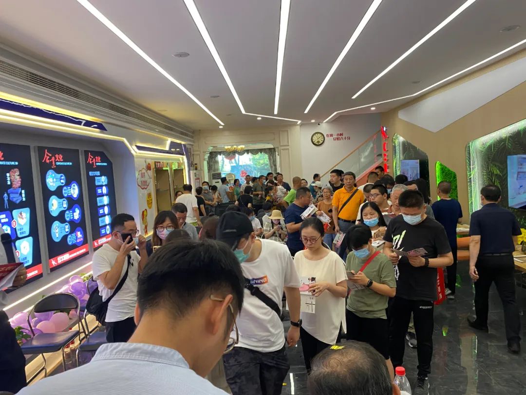 神秘大禮令人震驚！直擊紅牛裝飾25周年慶活動(dòng)現(xiàn)場(chǎng)，氣氛太火爆！