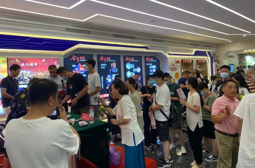 神秘大禮令人震驚！直擊紅牛裝飾25周年慶活動(dòng)現(xiàn)場(chǎng)，氣氛太火爆！