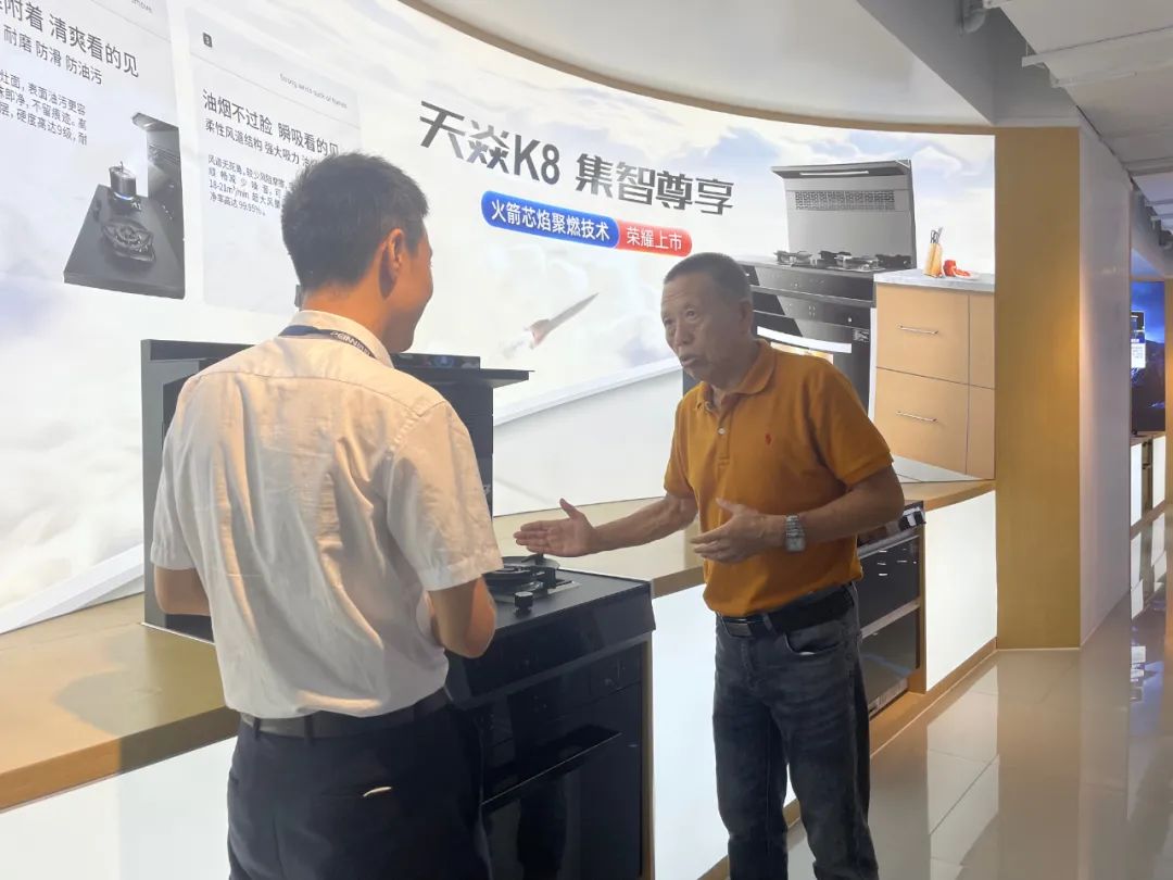 紅牛裝飾董事長老汪再次帶隊——實地參觀考察公司戰(zhàn)略合作品牌！