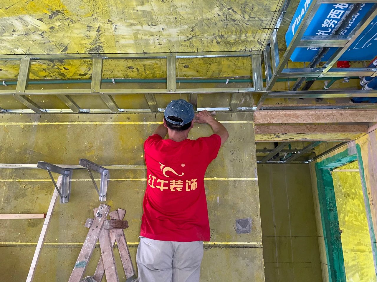 嚴控品質(zhì)，紅牛裝飾工程總監(jiān)→又雙叒叕帶隊去工地“找茬”了？！