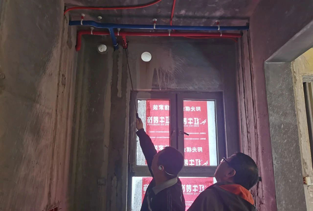 南京紅牛裝飾公司工地巡檢：雙11拼什么？我們在拼質(zhì)量！拼服務(wù)！