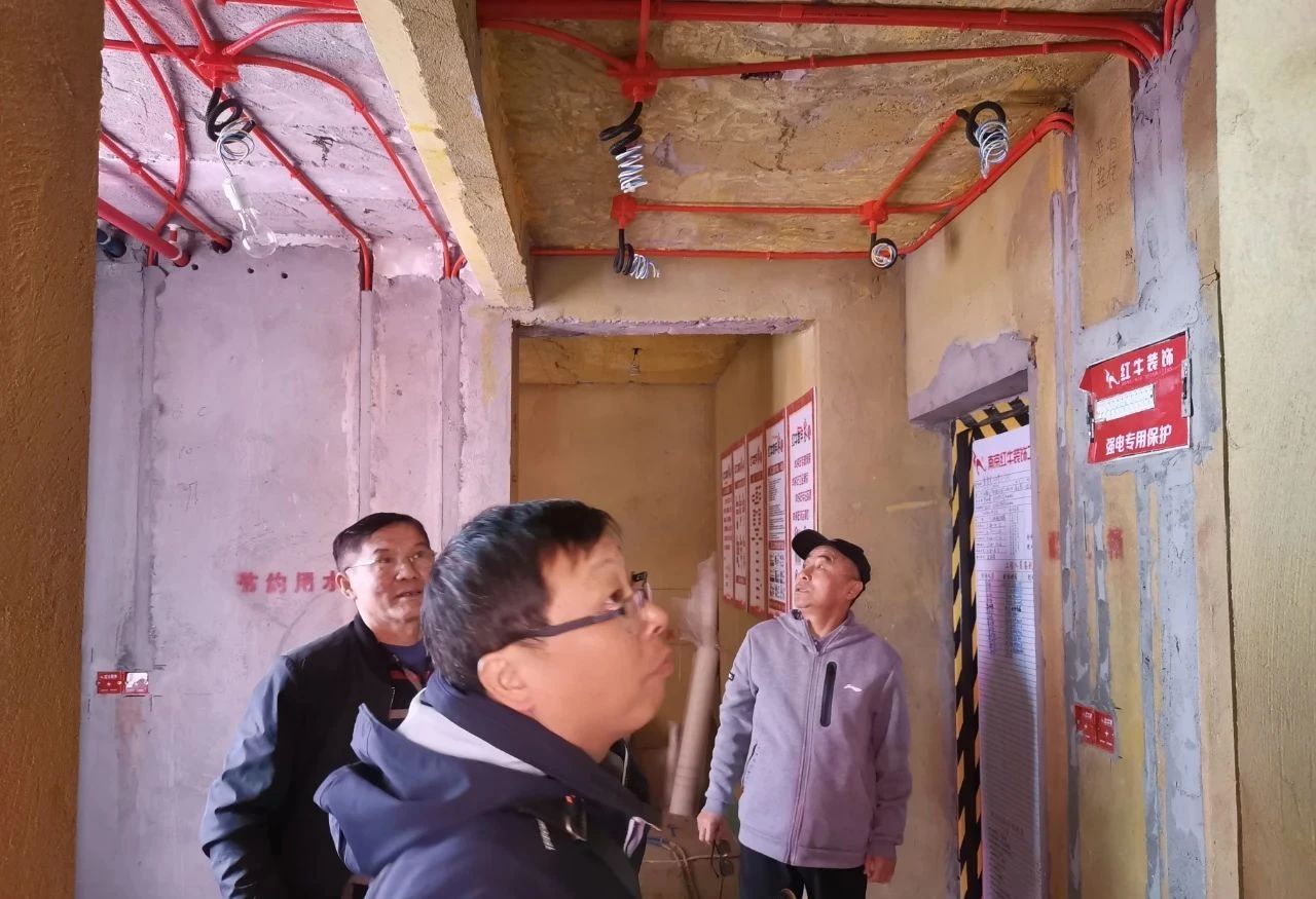 南京紅牛裝飾公司工地巡檢：這水電施工現(xiàn)場，您給打幾分？
