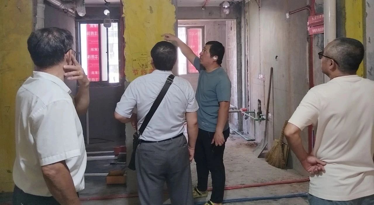 南京紅牛裝飾工地巡檢：風(fēng)雨兼程抓品質(zhì)，履行承諾不停歇！