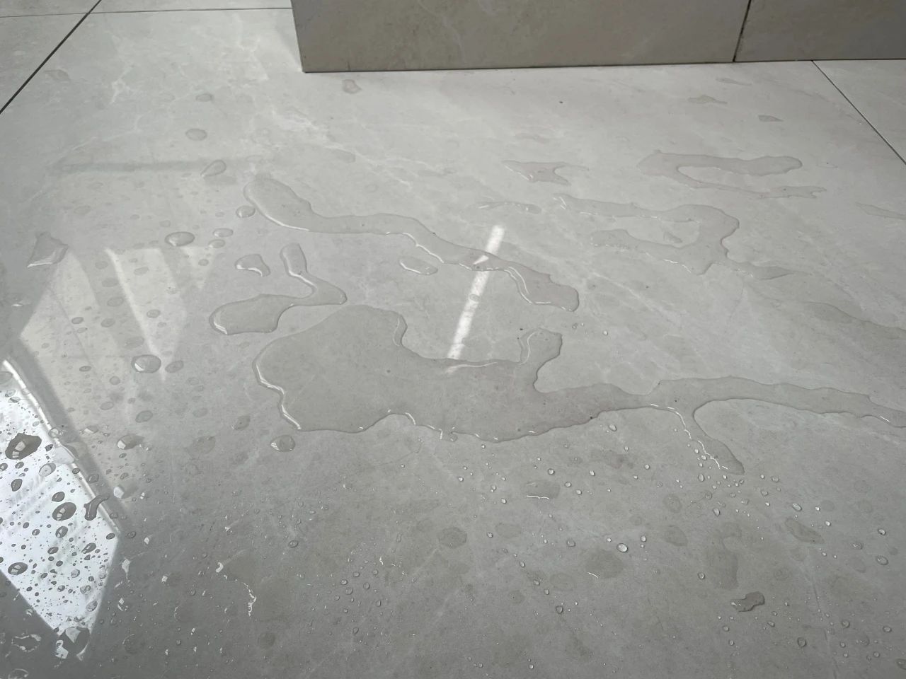 南京紅牛裝飾工地巡檢：風(fēng)雨兼程抓品質(zhì)，履行承諾不停歇！