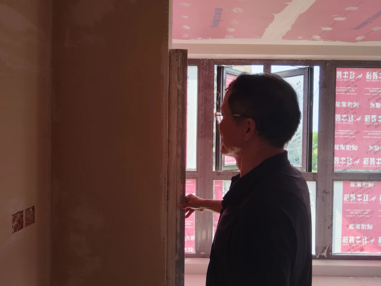 設(shè)計(jì)師工地巡檢，用腳步丈量細(xì)節(jié)，護(hù)航效果完美落地！