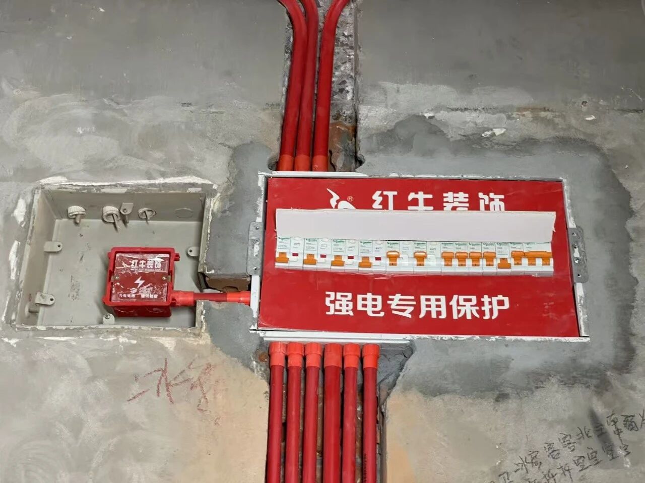 金九銀十裝修季｜南京紅牛裝飾工程總監(jiān)：工地巡檢無(wú)小事，嚴(yán)苛落實(shí)工藝標(biāo)準(zhǔn)！