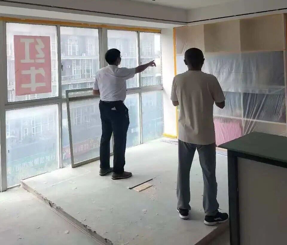 金九銀十裝修季｜南京紅牛裝飾工程總監(jiān)：工地巡檢無(wú)小事，嚴(yán)苛落實(shí)工藝標(biāo)準(zhǔn)！
