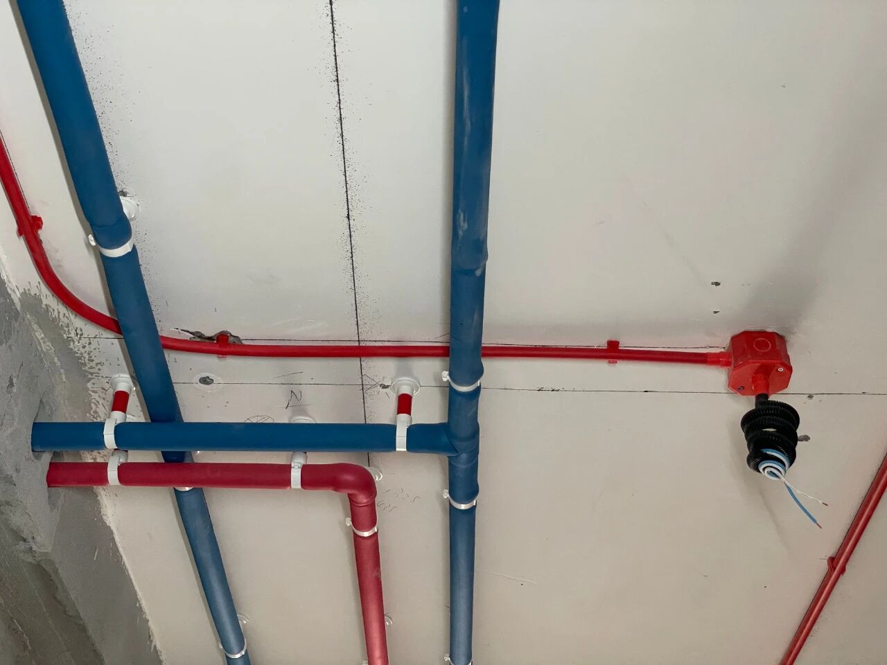 工地巡檢：雙節(jié)同慶，品質(zhì)同行，嚴把每一道工序，用心守護夢想家！