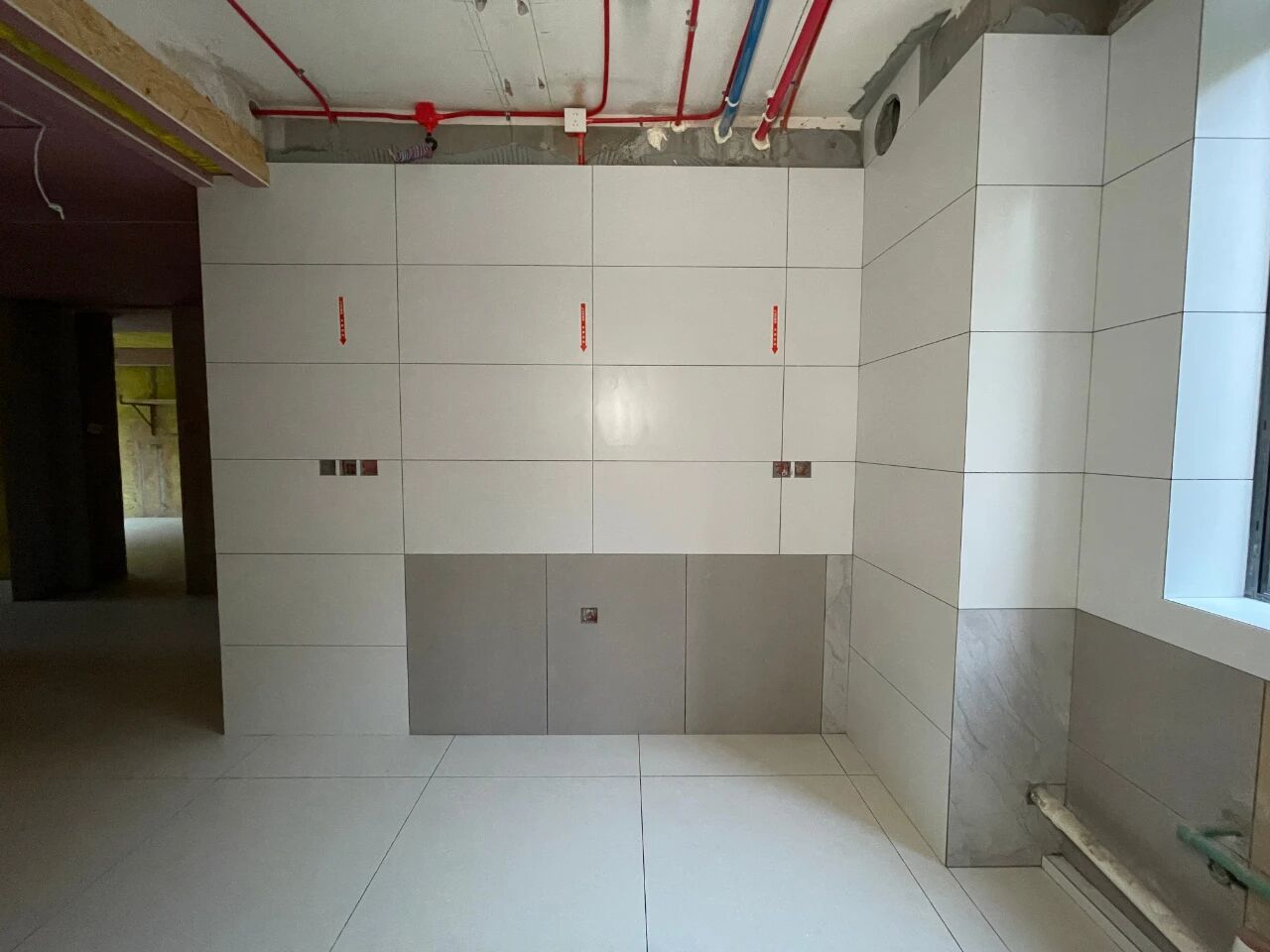 南京裝修公司紅牛裝飾工地突擊巡檢：一厘一毫堅(jiān)守品質(zhì)，一心一意守護(hù)新家！