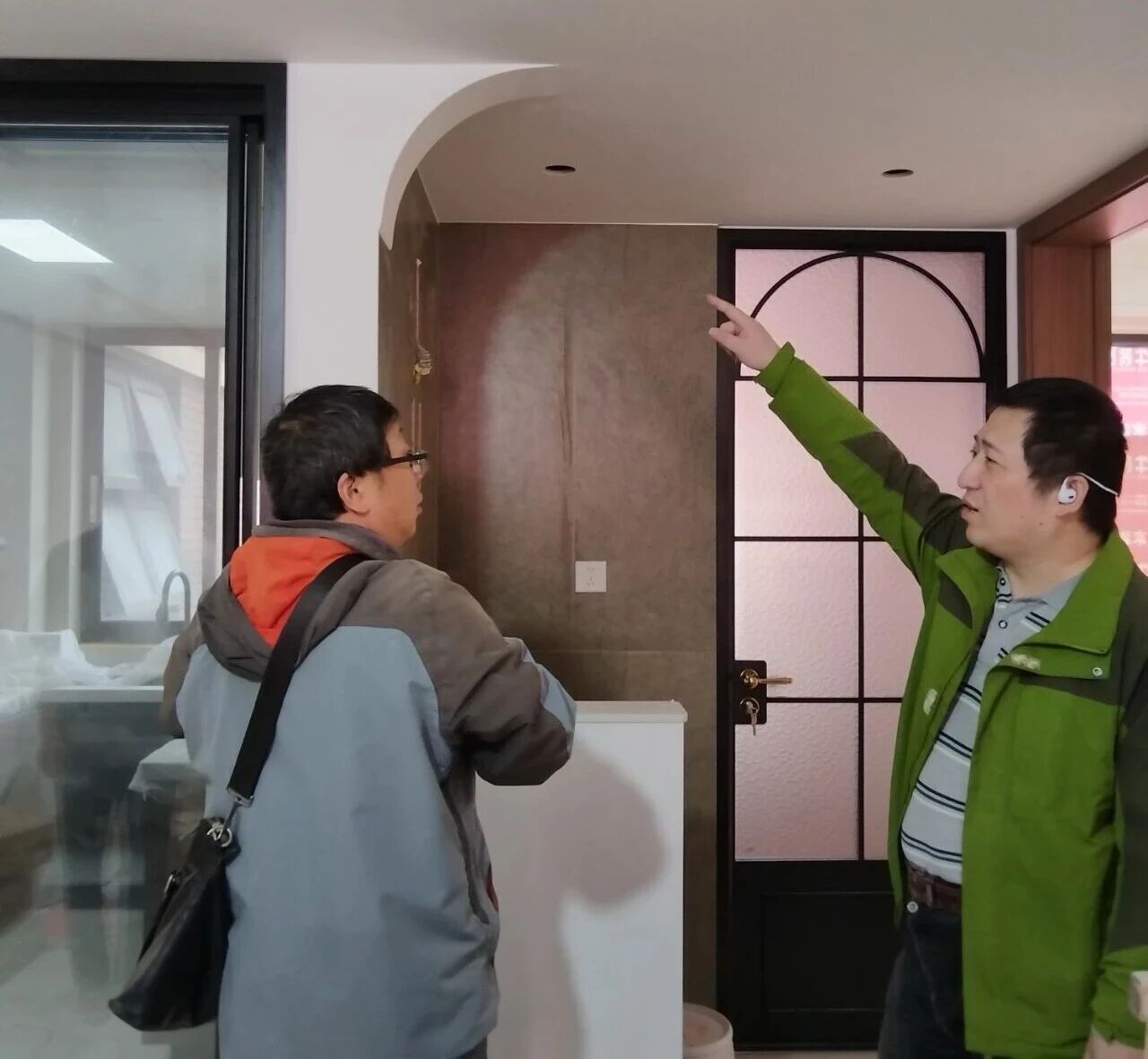南京裝修公司紅牛裝飾工地突擊巡檢：一厘一毫堅(jiān)守品質(zhì)，一心一意守護(hù)新家！