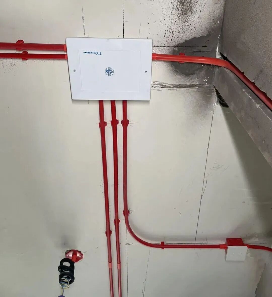 隱蔽工程不“隱蔽”！突擊水電施工現(xiàn)場(chǎng)，看得見(jiàn)的品質(zhì)與安心！